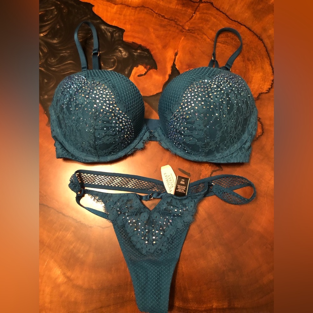 Victoria’s Secret sexy bra panty set